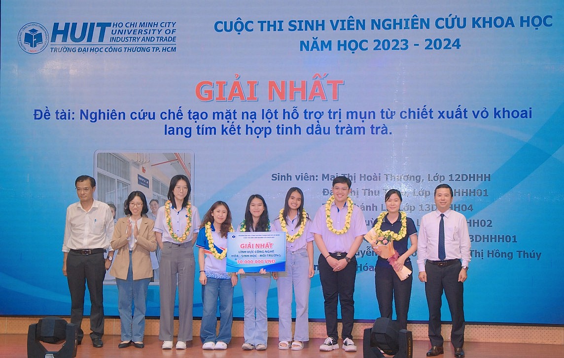 Giải thưởng sinh viên nghiên cứu khoa học HUIT: Nhiều đề tài mang tính ứng dụng cao