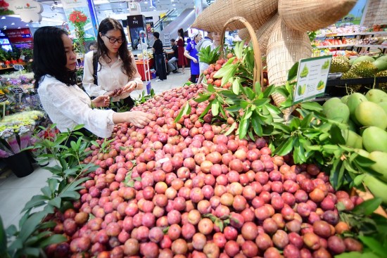 nguoi tieu dung hao hung mua man hau son la tai cac sieu thi coopmart
