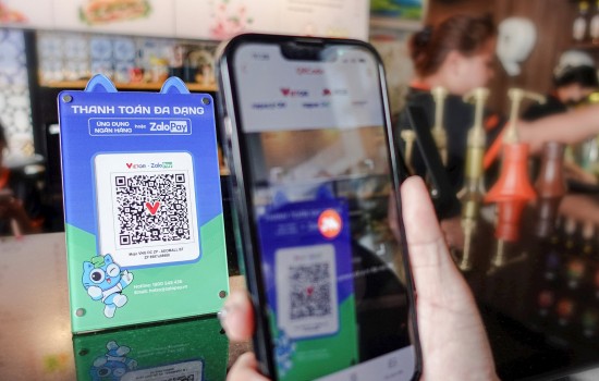 ngan hang va vi dien tu hop tac ket noi thanh toan qr code