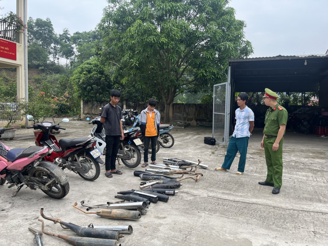 Lào Cai: Vận động thanh niên xã vùng cao tháo bỏ hơn 40 xe gắn máy độ chế, nẹt pô