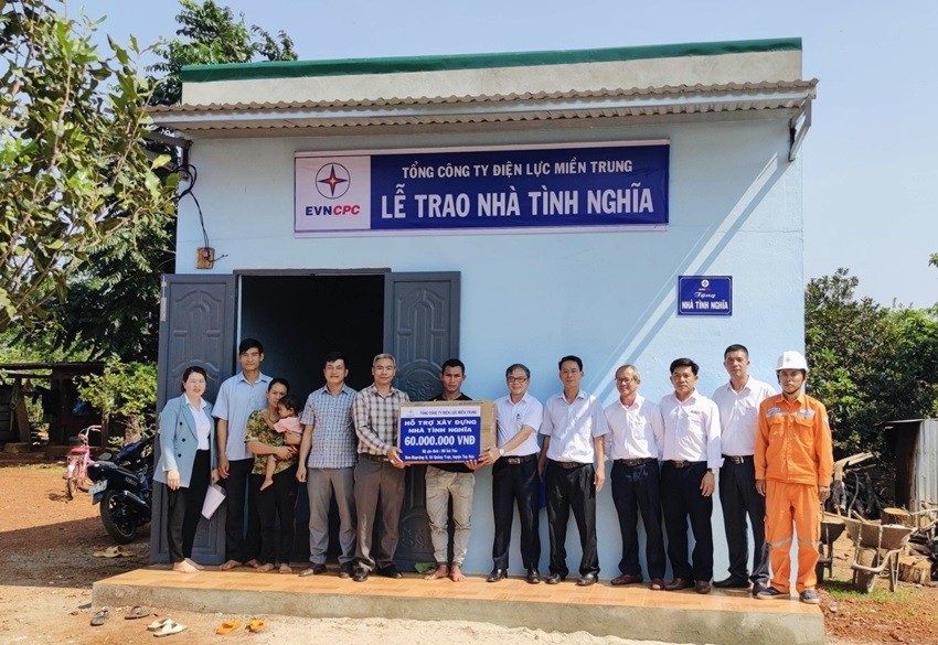 Công ty Điện lực Đắk Nông trao 3 nhà tình nghĩa cho hộ nghèo