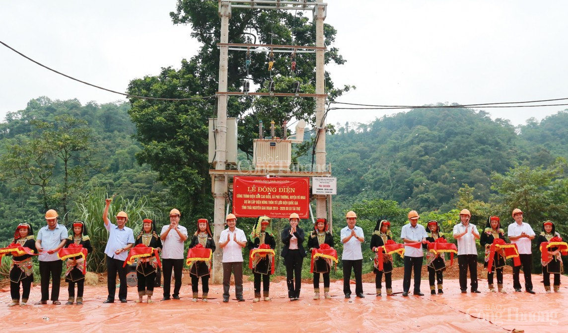 -Khánh thành Công trình điện xóm Cao Biền, xã Phú Thượng, huyện Võ Nhai