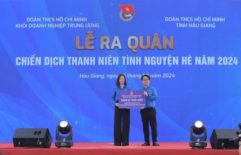 Petrovietnam tặng nhiều công trình an sinh tại Lễ ra quân Chiến dịch thanh niên tình nguyện hè 2024