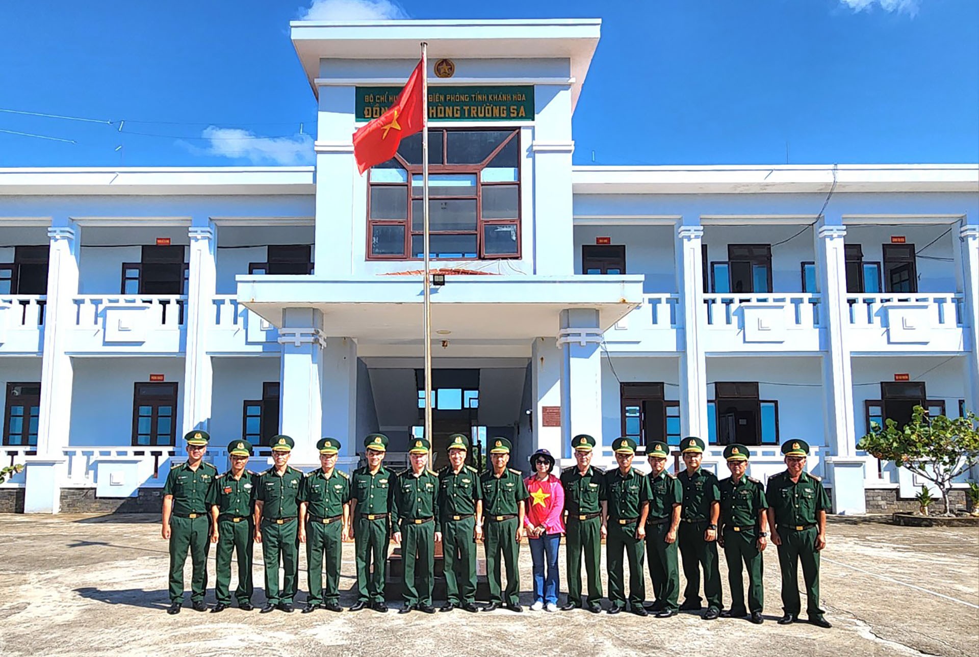 Lửa trong bão biển Trường Sa - Bài 3: Vòm ngực mẹ Tổ quốc giữa trùng khơi