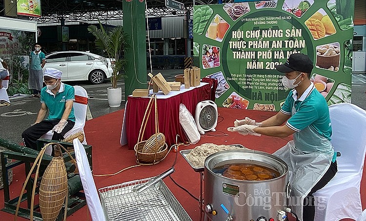 các mô hình sản xuất, kinh doanh, chuỗi thực phẩm an toàn, các sản phẩm truyền thống của địa phương được giới thiệu tại Hội chợ