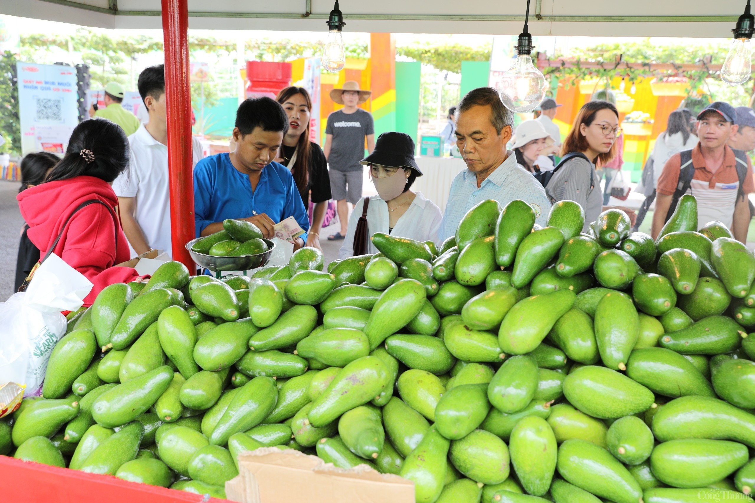 TP. Hồ Chí Minh: Hàng nghìn người ùn ùn đổ về Suối Tiên tham dự Lễ hội trái cây Nam Bộ