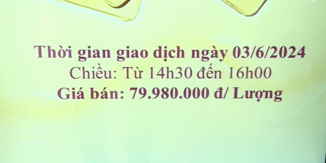 Ngân hàng mở cửa bán vàng, người dân xếp hàng chờ mua vàng đầu tư