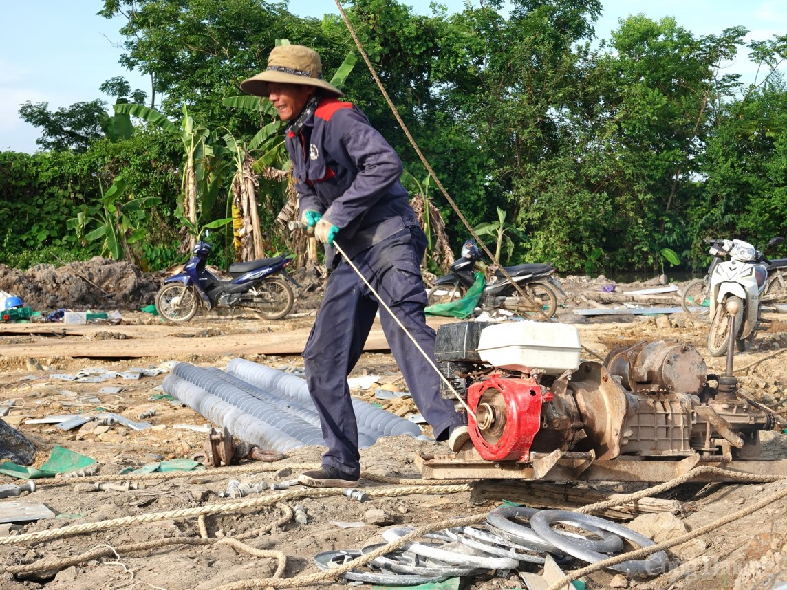 Thanh Hóa: Công nhân ''đội nắng'' quyết tâm đưa Dự án đường dây 500kV mạch 3 