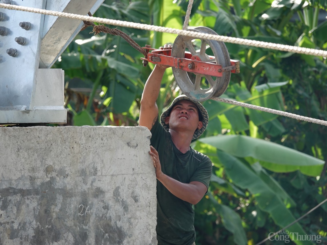 Thanh Hóa: Công nhân ''đội nắng'' quyết tâm đưa Dự án đường dây 500kV mạch 3 