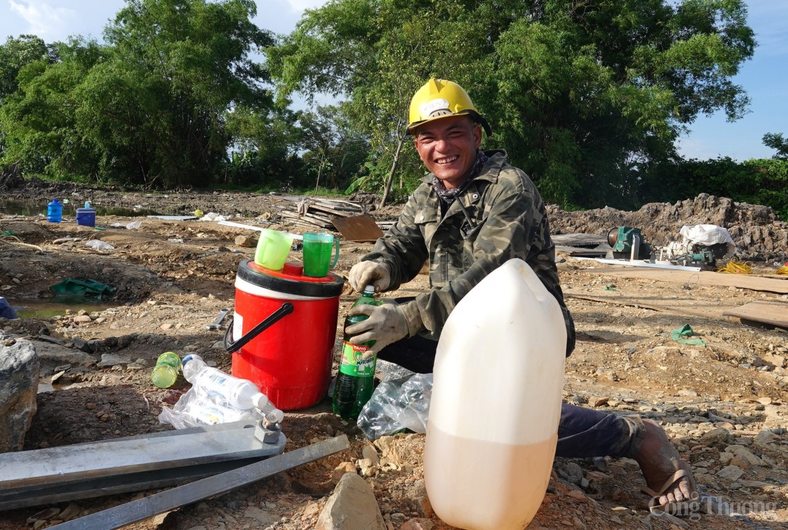 Thanh Hóa: Công nhân ''đội nắng'' quyết tâm đưa Dự án đường dây 500kV mạch 3