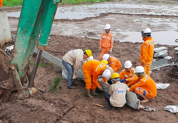 Hình ảnh đẹp của các chiến binh áo cam EVNNPC trên công trường đường dây 500kV mạch 3