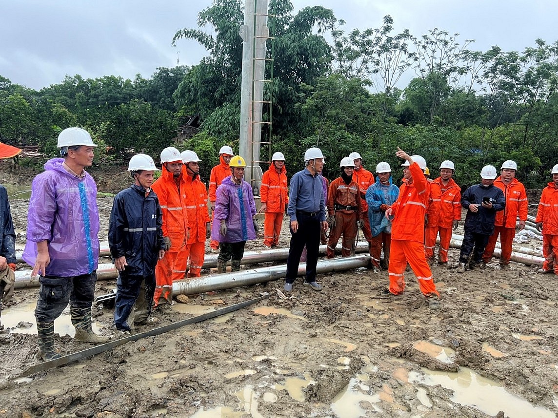 Dự án đường dây 500kV mạch 3: Đoàn kết, chung sức đồng lòng vì an ninh năng lượng quốc gia Đoàn kết chung sức, đồng lòng đưa dự án đường dây 500kV mạch 3 hoàn thành đúng tiến độ