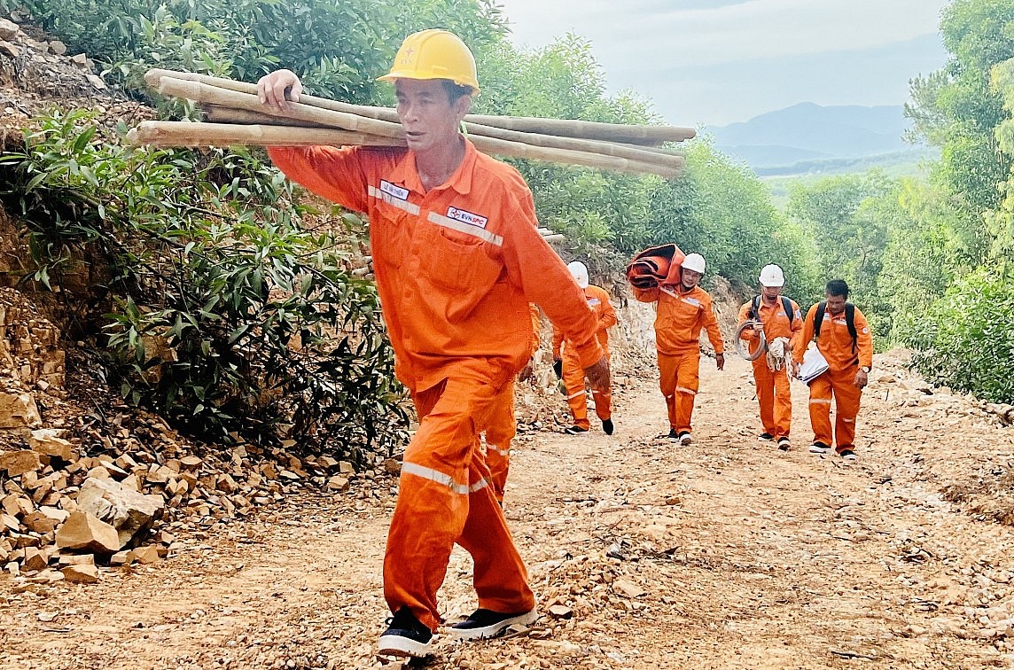 Đoàn kết chung sức, đồng lòng đưa dự án đường dây 500kV mạch 3 hoàn thành đúng tiến độ