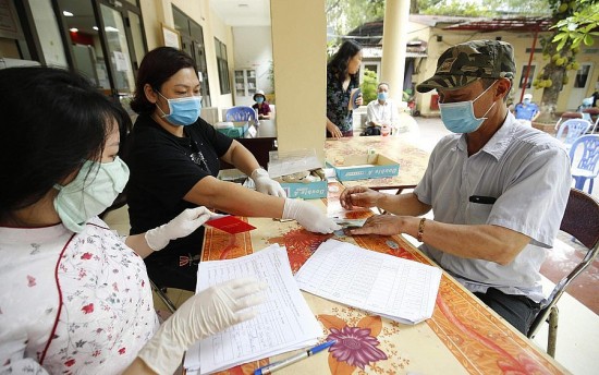 Nghệ An: Làm rõ việc hơn 100 người bị thu lại tiền hỗ trợ chống dịch Covid-19