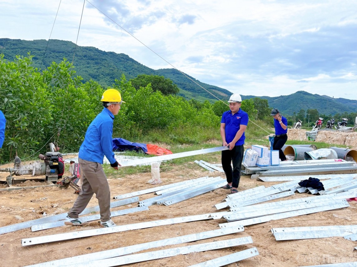 Áo xanh tình nguyện chung sức “về đích” thi công đường dây 500kV mạch 3