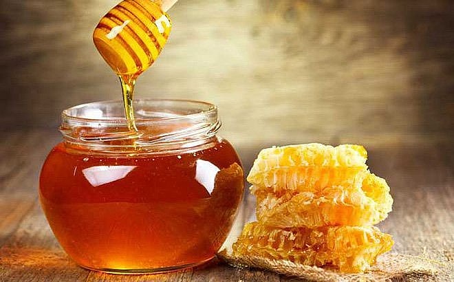 nước mật ong cũng là thức uống giúp kiểm soát đường huyết, phòng ngừa huyết áp cao hiệu quả. 