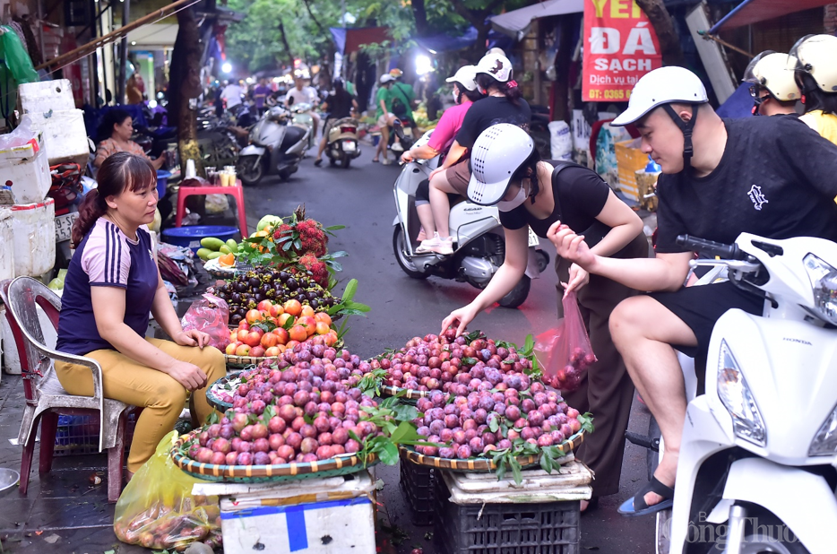 Hà Nội: Món ăn giết sâu bọ hút khách, tiểu thương “hốt bạc” ngày Tết Đoan  Ngọ