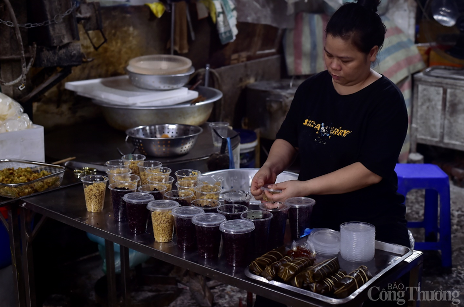 Hà Nội: Món ăn giết sâu bọ hút khách, tiểu thương “hốt bạc” ngày Tết Đoan  Ngọ