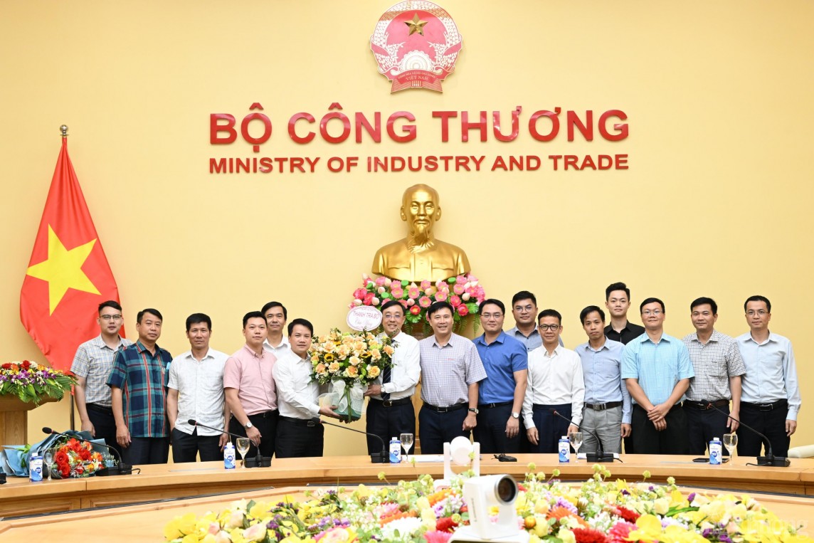 Bộ Công Thương công bố và trao quyết định về công tác cán bộ