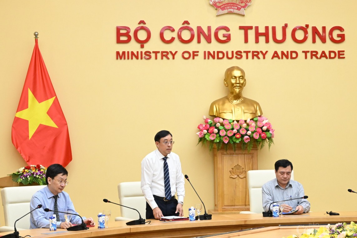 Bộ Công Thương công bố và trao quyết định về công tác cán bộ