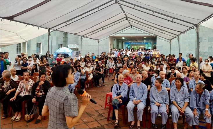 Chương trình thu hút đông đảo người bệnh, người nhà người bệnh tham gia