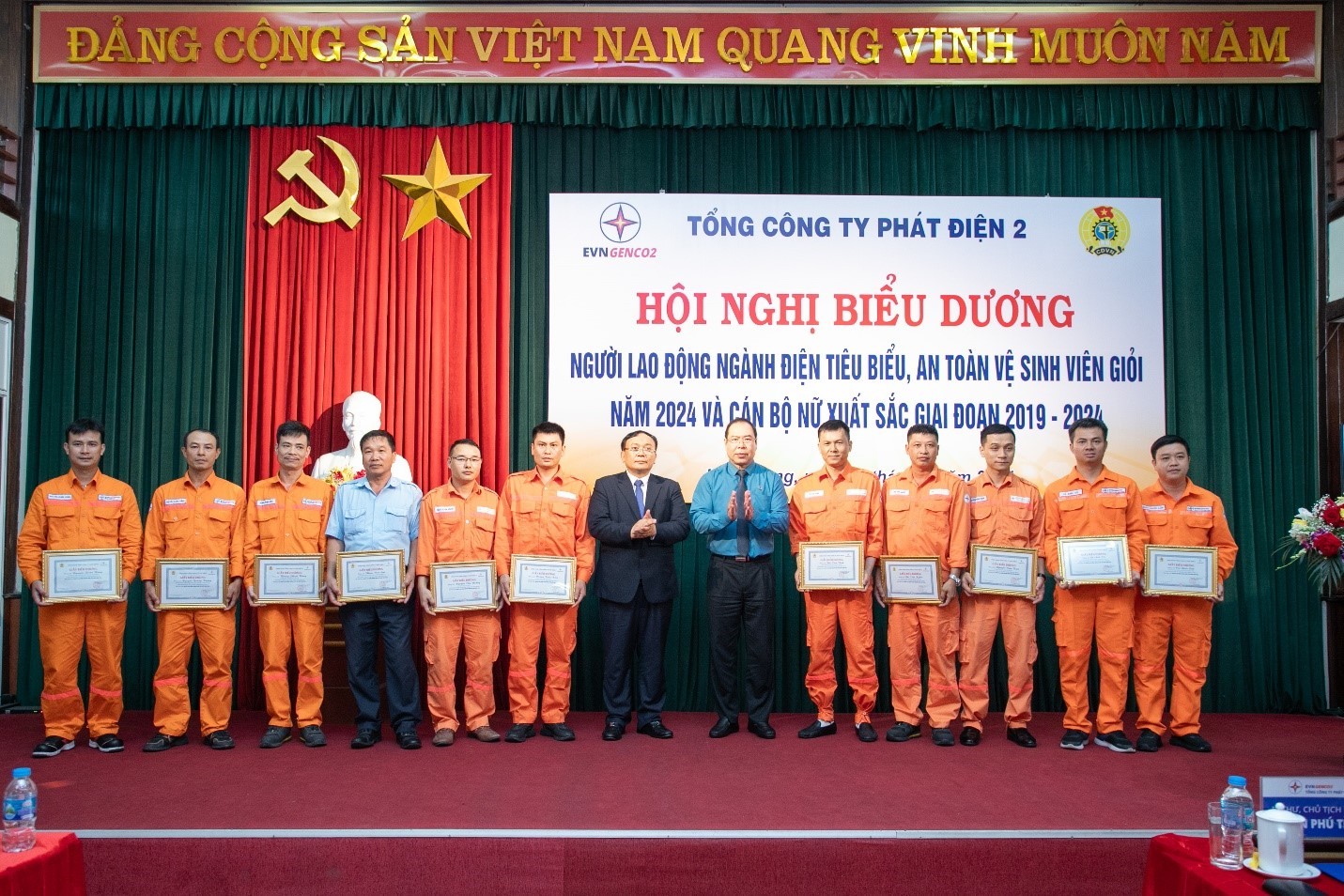 70 cá nhân được khen thưởng tại Hội nghị biểu dương Người lao động ngành Điện tiêu biểu