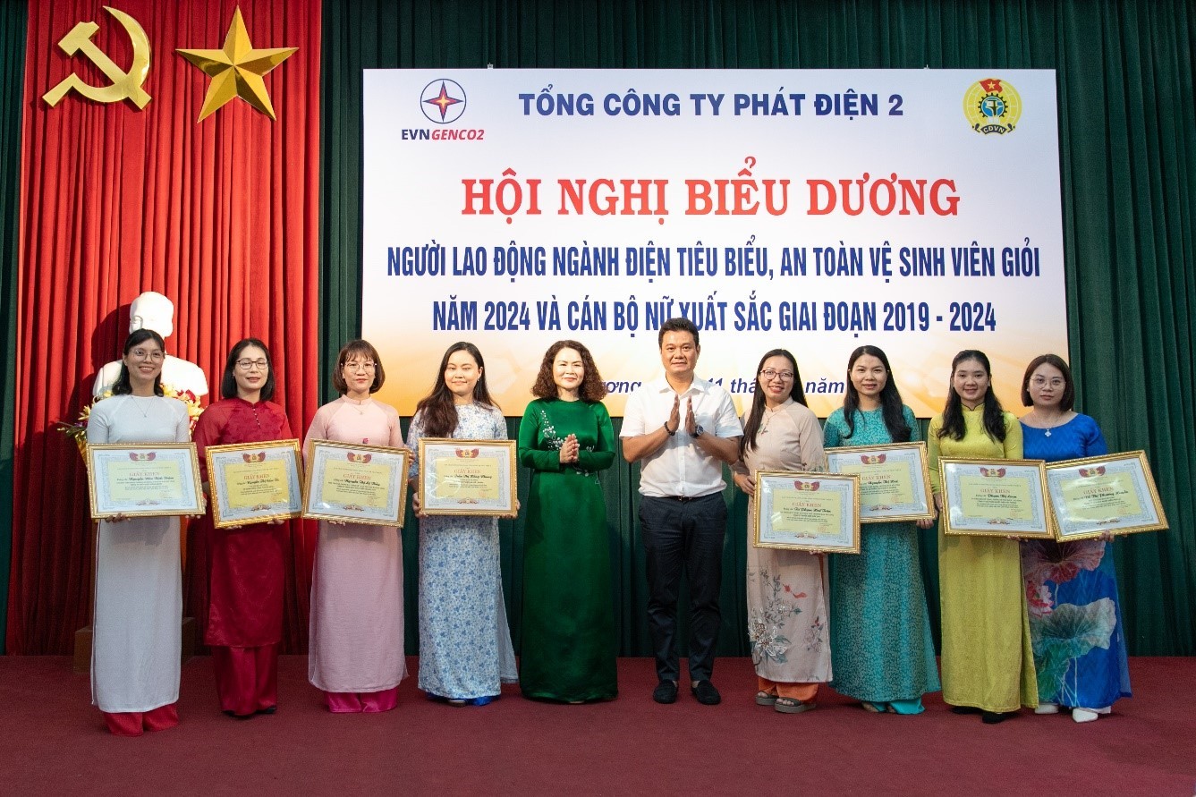 70 cá nhân được khen thưởng tại Hội nghị biểu dương Người lao động ngành Điện tiêu biểu