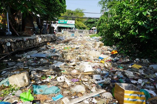 tp ho chi minh yeu cau giai quyet dut diem tinh trang o nhiem rac thai duong pho kenh rach