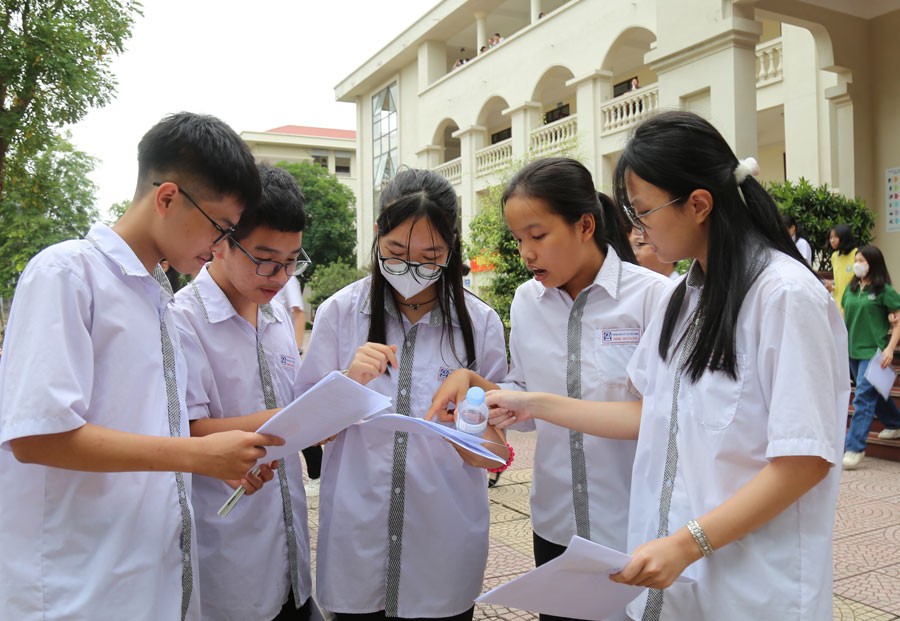 Sáng ngày 7-6, hơn 16 nghìn thí sinh Bắc Ninh dự thi môn Toán thời gian 120 phút, đây là môn thi cuối cùng kỳ thi tuyển sinh vào THPT công lập không chuyên năm học 2024-2025