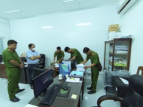 soc trang bat tam giam mot cuu giam doc van phong dang ky dat dai