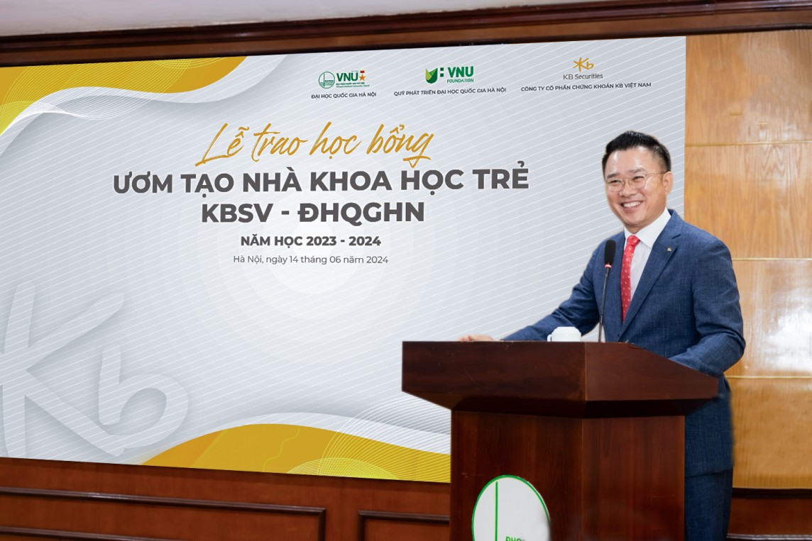 Chứng khoán KBSV trao tặng 1 tỷ đồng học bổng cho sinh viên Trường Đại học Quốc gia Hà Nội