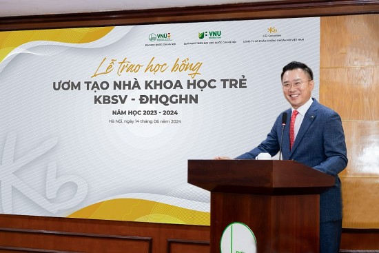 Chứng khoán KBSV trao tặng 1 tỷ đồng học bổng cho sinh viên Trường Đại học Quốc gia Hà Nội