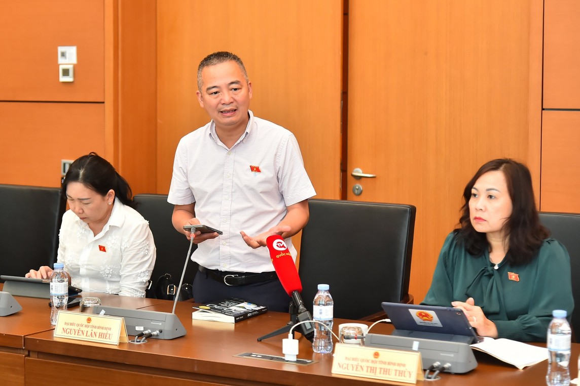 ĐBQH Nguyễn Lân Hiếu – Giám đốc Bệnh viện Đại học Y tế Hà Nội, đại biểu đoàn Bình Định