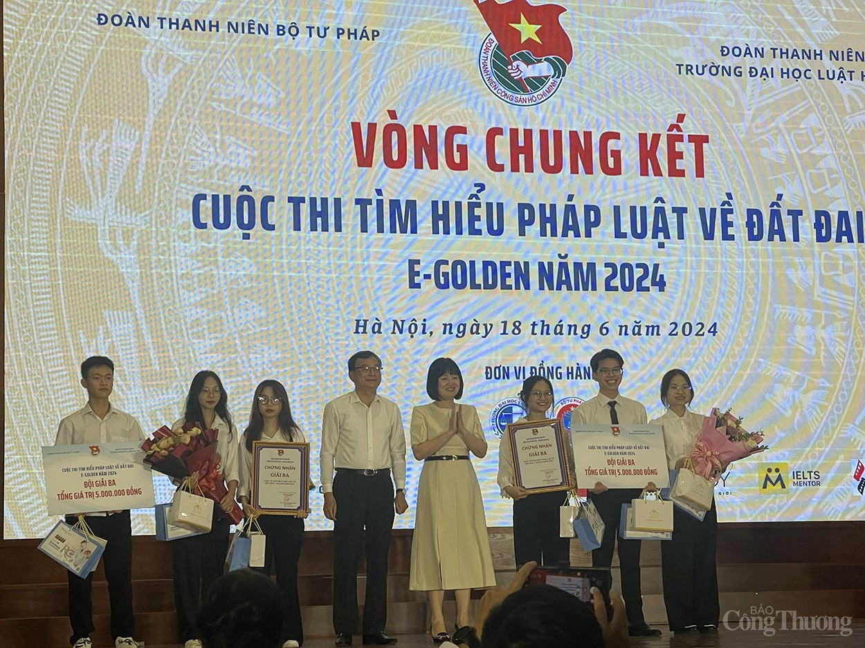 Sinh viên Luật Hà Nội giành quán quân cuộc thi tìm hiểu pháp luật về đất đai 2024