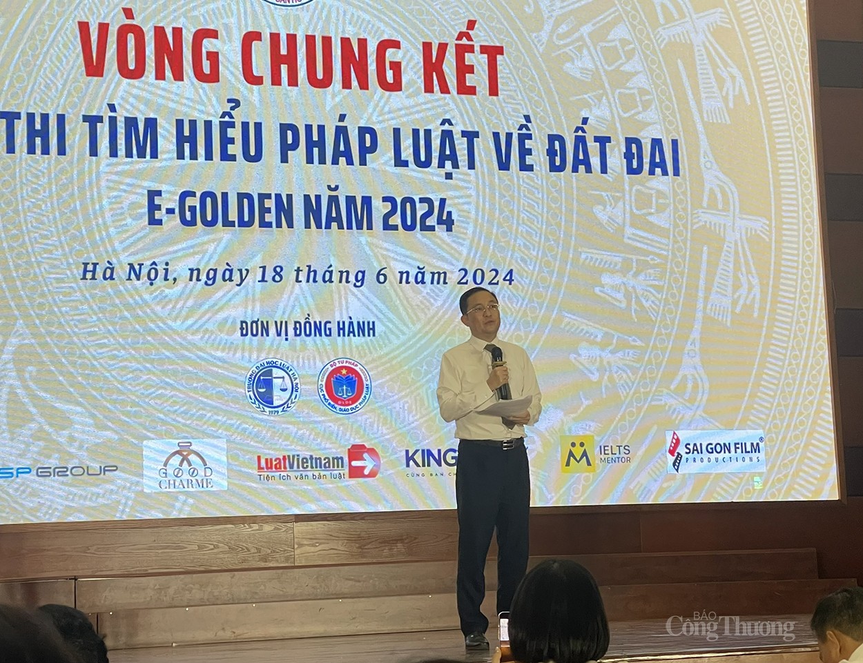 Sinh viên Luật Hà Nội giành quán quân cuộc thi tìm hiểu pháp luật về đất đai 2024