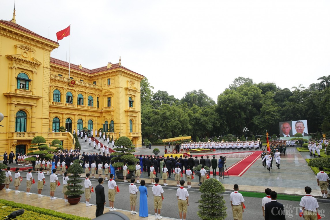 Chùm ảnh: Lễ đón chính thức Tổng thống Nga Putin thăm cấp Nhà nước tới Việt Nam