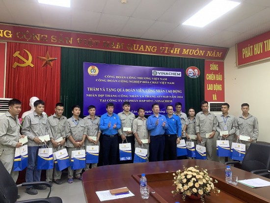 bao chi ngay cang gan hon voi nguoi lao dong