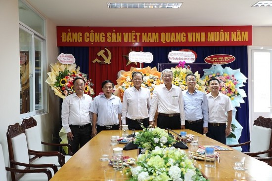 Công ty Thủy điện Sông Bung đến thăm và chúc mừng các cơ quan thông tấn, báo chí