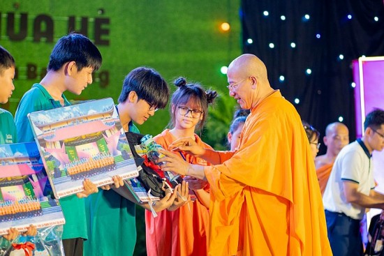 khoa tu mua he chua ba vang 2024 dai duc thich truc thai minh bao cao gi