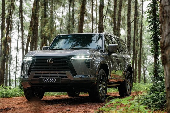 Lexus GX 550 cửa sổ trời mới chính thức có mặt tại Việt Nam, giá bán từ 6,2 tỷ đồng