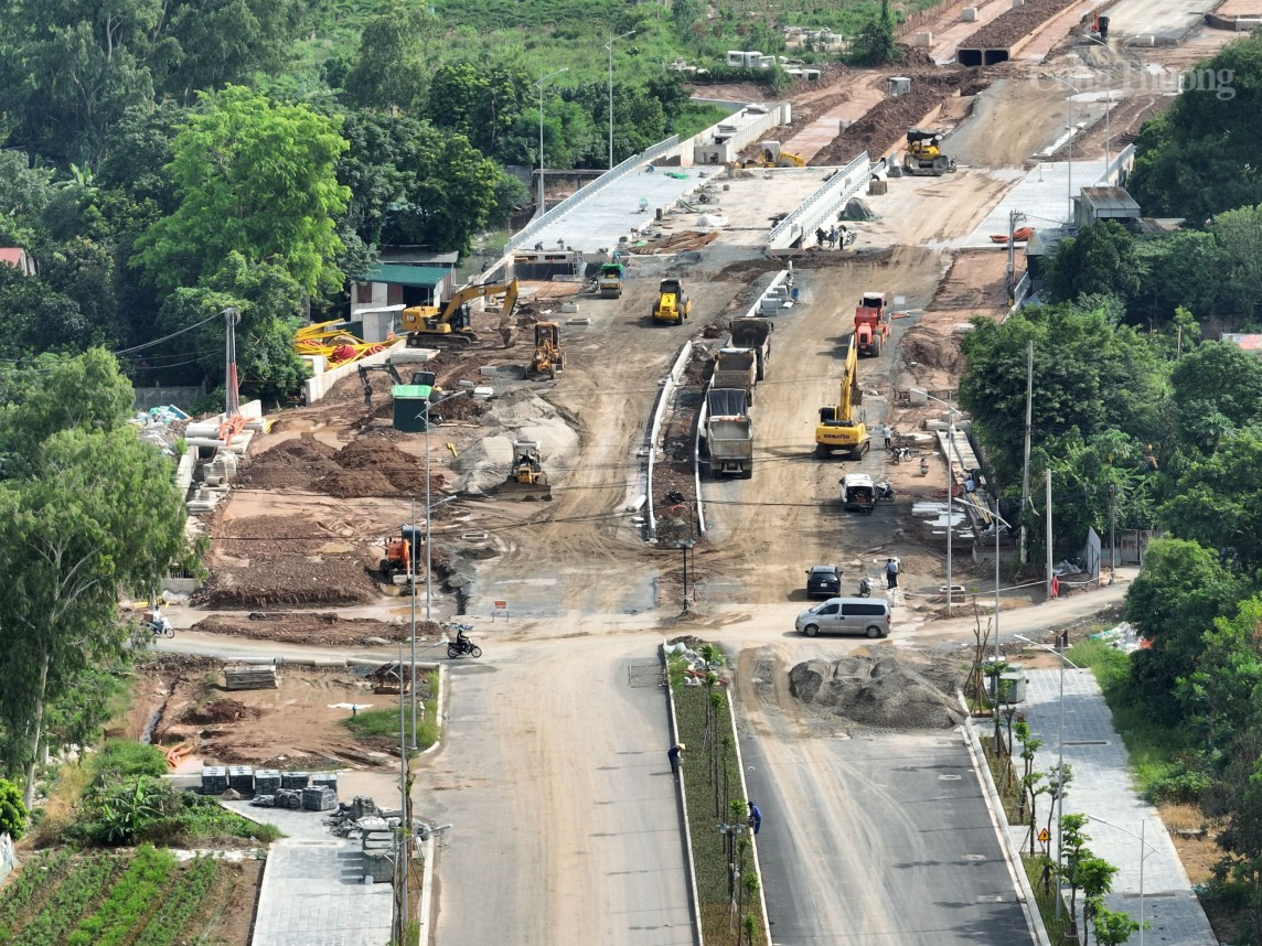 Tuyến đường Lê Quang Đạo kéo dài chạy qua khu đô thị Louis City Đại Mỗ nằm tiếp giáp khu đô thị Dương Nội, nhiều công nhân đang thi công các hạng mục. Tuyến đường Lê Quang Đạo kéo dài chạy qua khu đô thị Louis City Đại Mỗ nằm tiếp giáp khu đô thị Dương Nội, nhiều công nhân đang thi công các hạng mục.