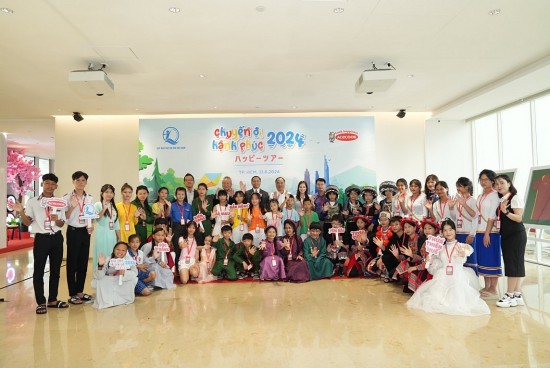acecook viet nam lan toa hanh phuc voi chuong trinh happy tour lan thu 2