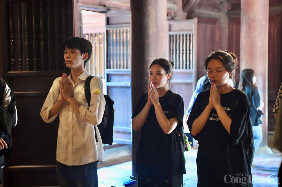 Hà Nội: Sĩ tử đổ về Văn Miếu - Quốc Tử Giám cầu may trước ngày vượt vũ môn Hà Nội: Sĩ tử đổ về Văn Miếu - Quốc Tử Giám cầu may trước ngày vượt vũ môn