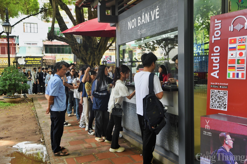 Hà Nội: Sĩ tử đổ về Văn Miếu - Quốc Tử Giám cầu may trước ngày vượt vũ môn Hà Nội: Sĩ tử đổ về Văn Miếu - Quốc Tử Giám cầu may trước ngày vượt vũ môn
