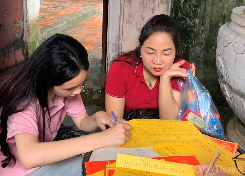 Hà Nội: Sĩ tử đổ về Văn Miếu - Quốc Tử Giám cầu may trước ngày vượt vũ môn Hà Nội: Sĩ tử đổ về Văn Miếu - Quốc Tử Giám cầu may trước ngày vượt vũ môn