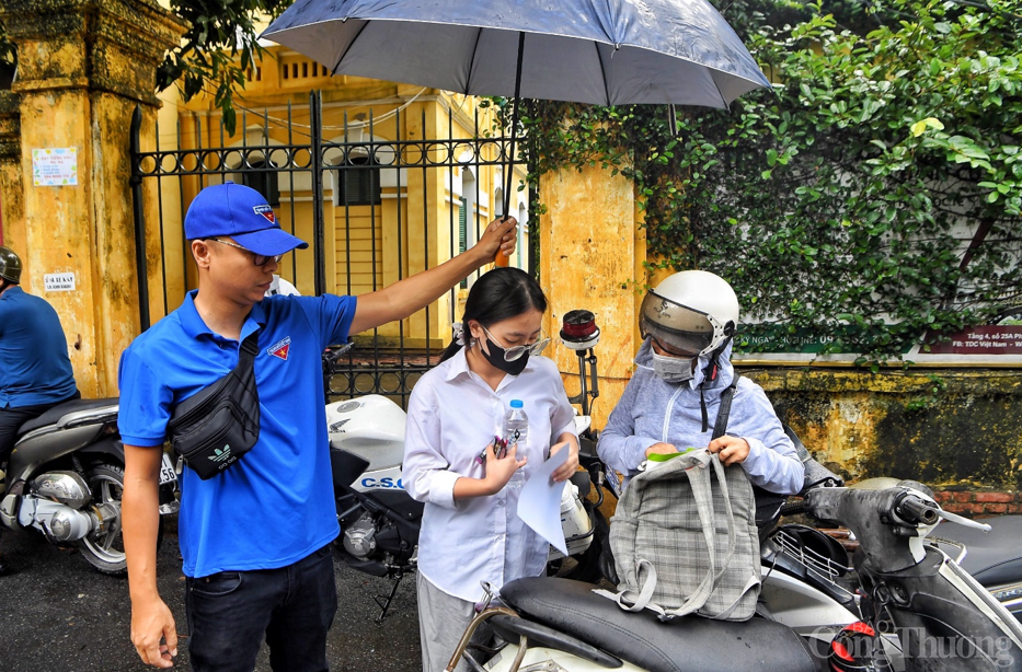 Hà Nội “phủ xanh” màu áo tình nguyện sẵn sàng tiếp sức mùa thi THPT 2024