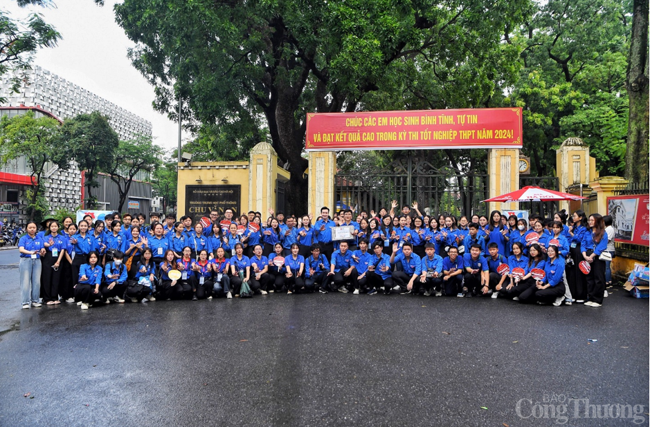 Hà Nội “phủ xanh” màu áo tình nguyện sẵn sàng tiếp sức mùa thi THPT 2024 Hà Nội “phủ xanh” màu áo tình nguyện sẵn sàng tiếp sức mùa thi THPT 2024