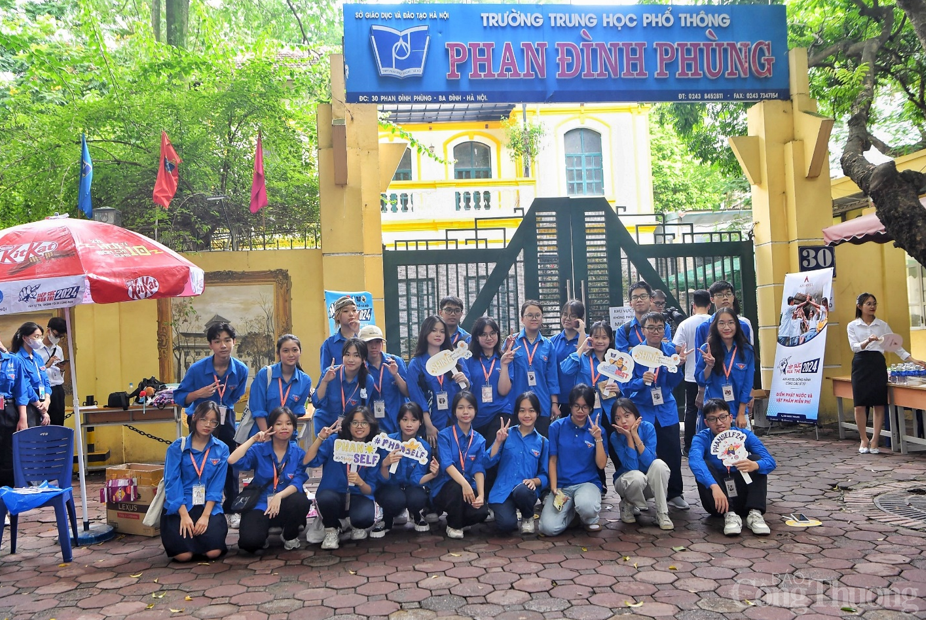 Hà Nội “phủ xanh” màu áo tình nguyện sẵn sàng tiếp sức mùa thi THPT 2024 Hà Nội “phủ xanh” màu áo tình nguyện sẵn sàng tiếp sức mùa thi THPT 2024
