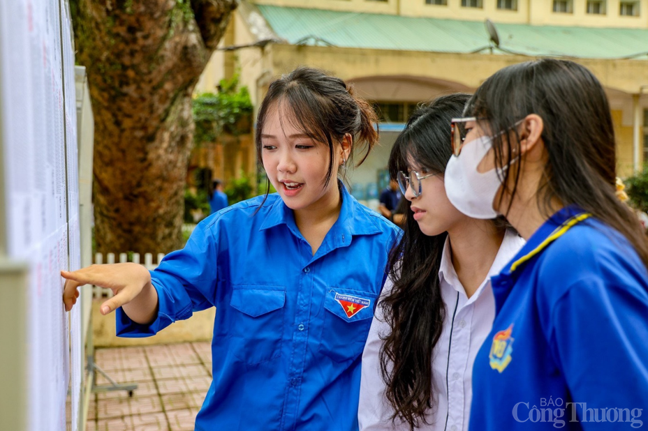 Hà Nội “phủ xanh” màu áo tình nguyện sẵn sàng tiếp sức mùa thi THPT 2024 Hà Nội “phủ xanh” màu áo tình nguyện sẵn sàng tiếp sức mùa thi THPT 2024