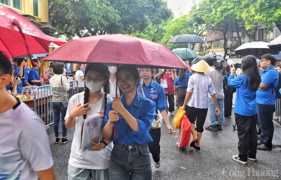 Hà Nội “phủ xanh” màu áo tình nguyện sẵn sàng tiếp sức mùa thi THPT 2024 Hà Nội “phủ xanh” màu áo tình nguyện sẵn sàng tiếp sức mùa thi THPT 2024